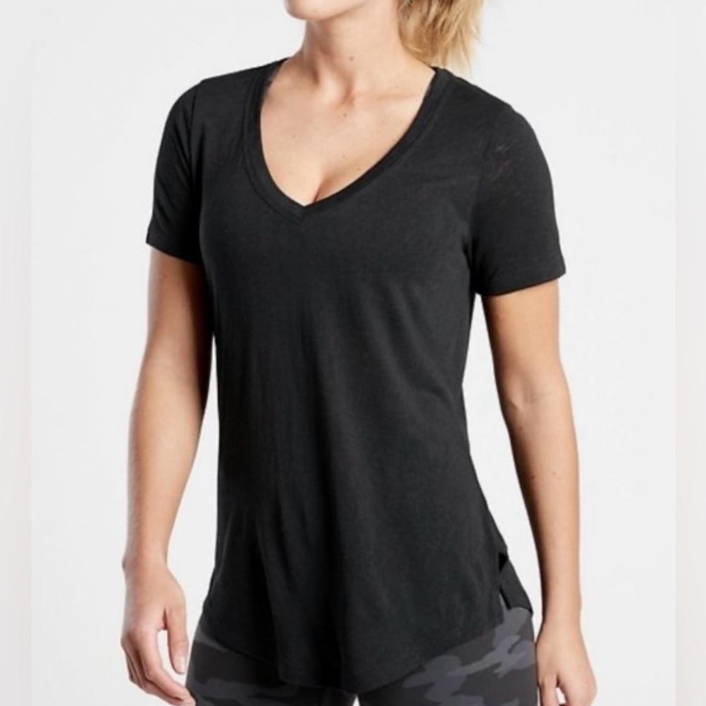 NWT Athleta Black Breezy Scoop V Tee